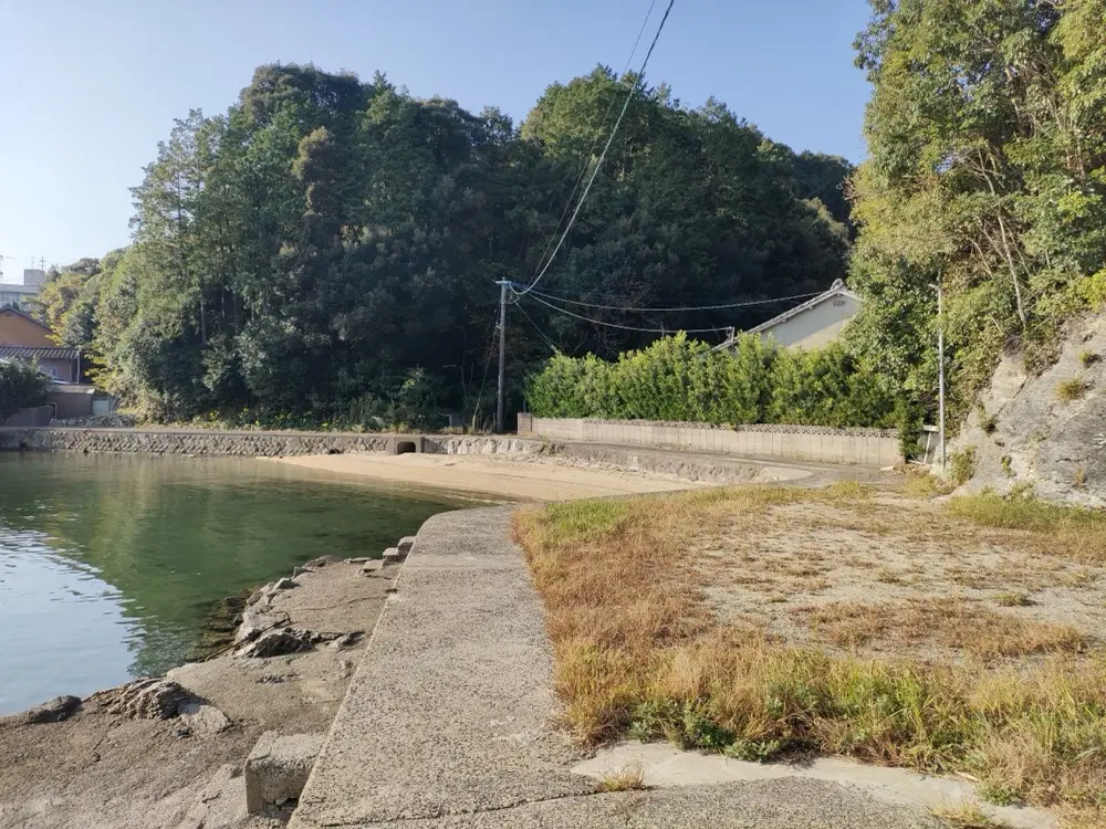 駐車場から見た砂浜